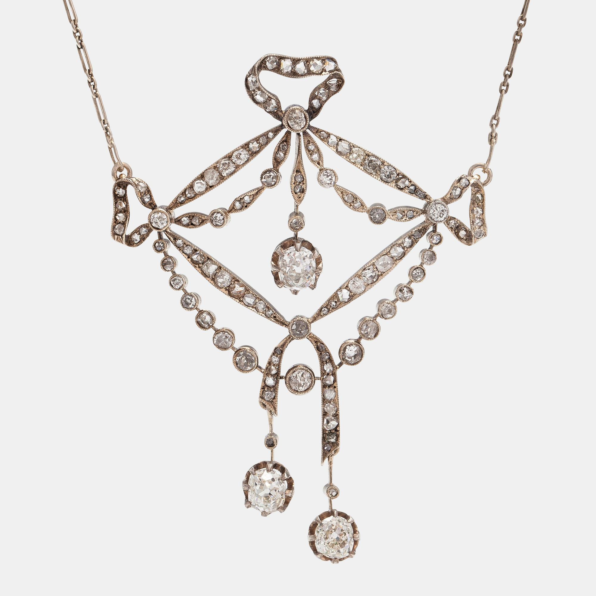 Halsband/Brosch, Belle époque, silverplatina, gammalslipade och rosenslipade diamanter ca 2.50 ct tot. Tidigt 1900-tal.
