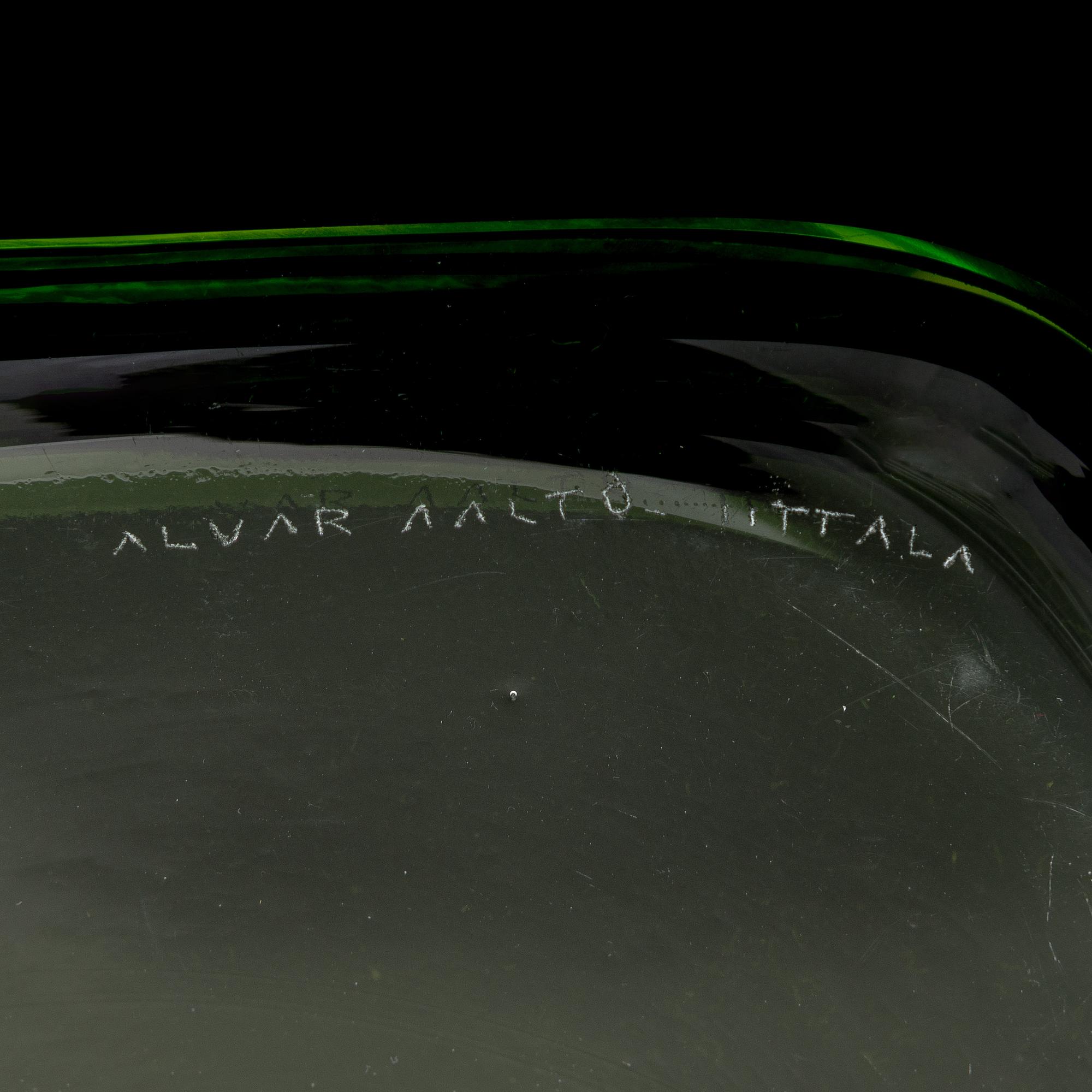 Alvar Aalto, lautanen, malli 3900-38, signeerattu Alvar Aalto Iittala. 1950-luku.