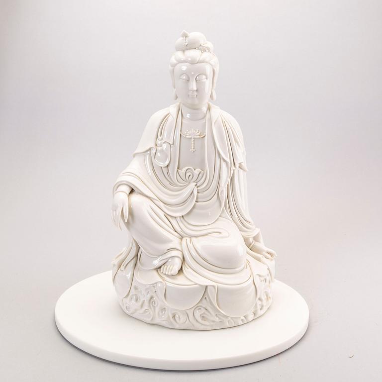 A Chinese porcelain Guanyin  1960/70s.