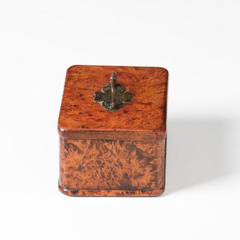 A burr-alder box by J. Sjölin (master 1767-85).