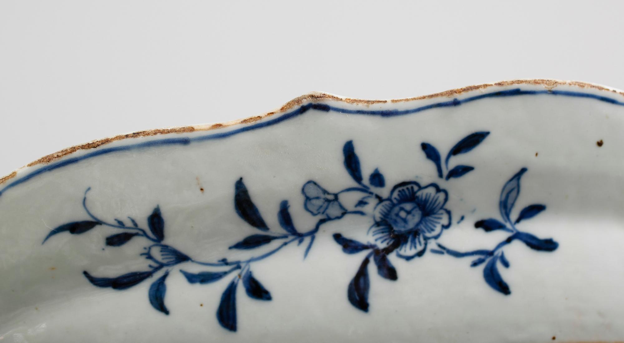 STEKFAT, porslin, Kina, Qianlong 1736-1795.