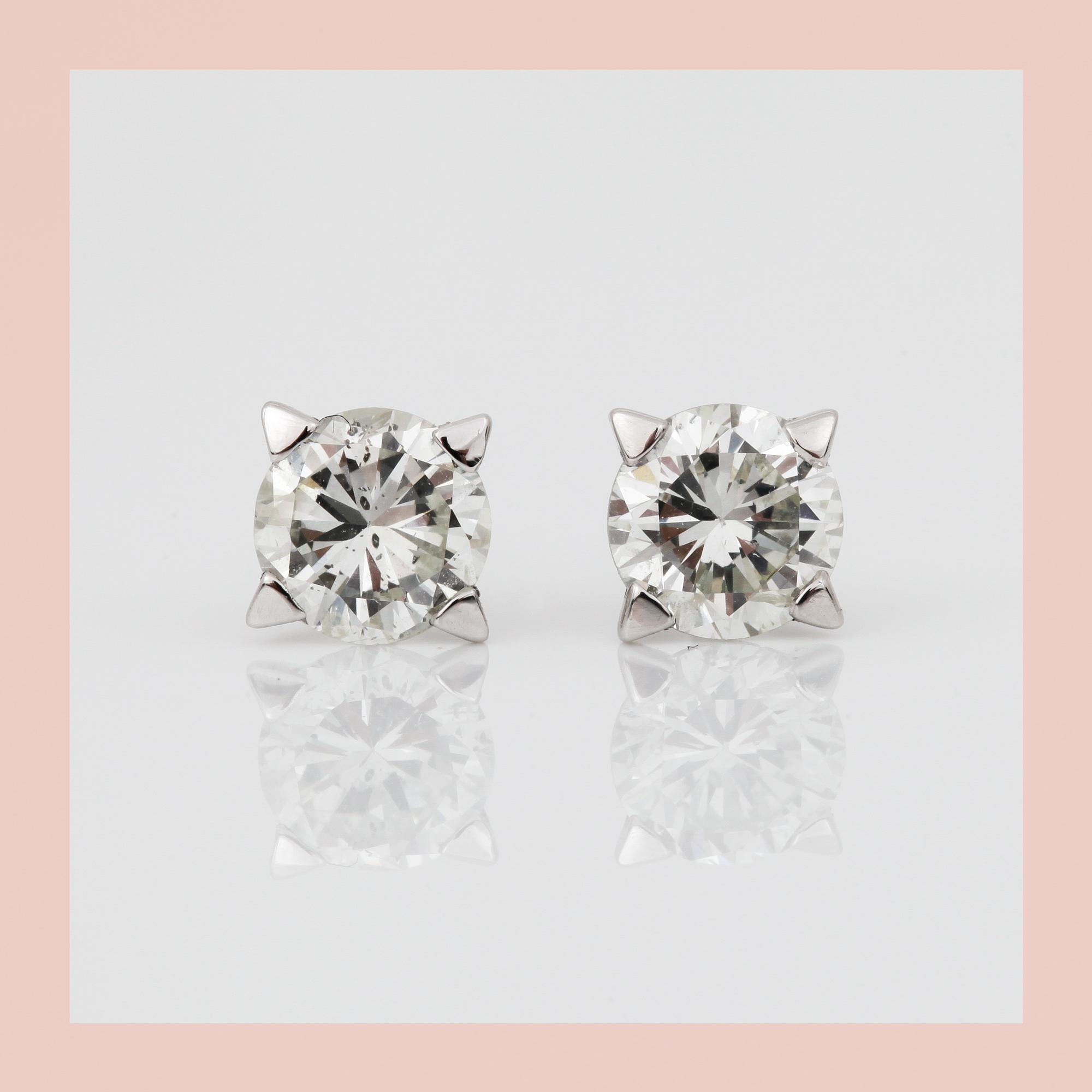 ÖRHÄNGEN, ett par, 18k vitguld med briljantslipade diamanter tot ca 1.20ct.