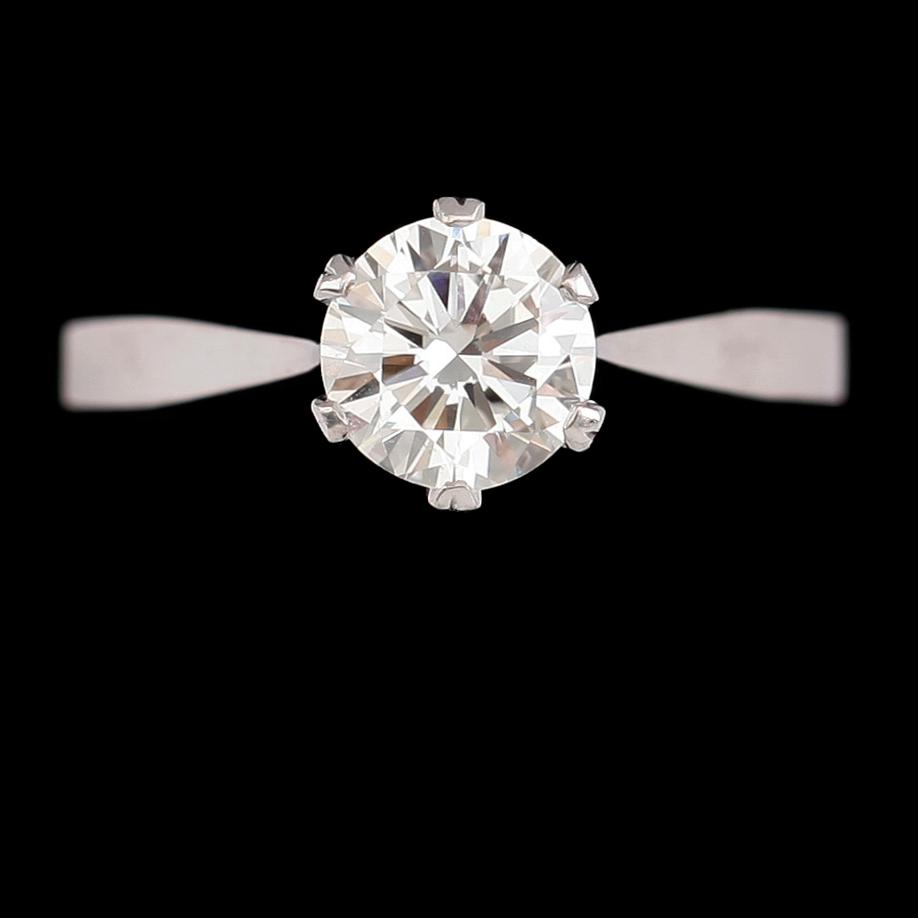 RING, 18 k vitguld, solitär briljantslipad diamant ca 1.13 ct.