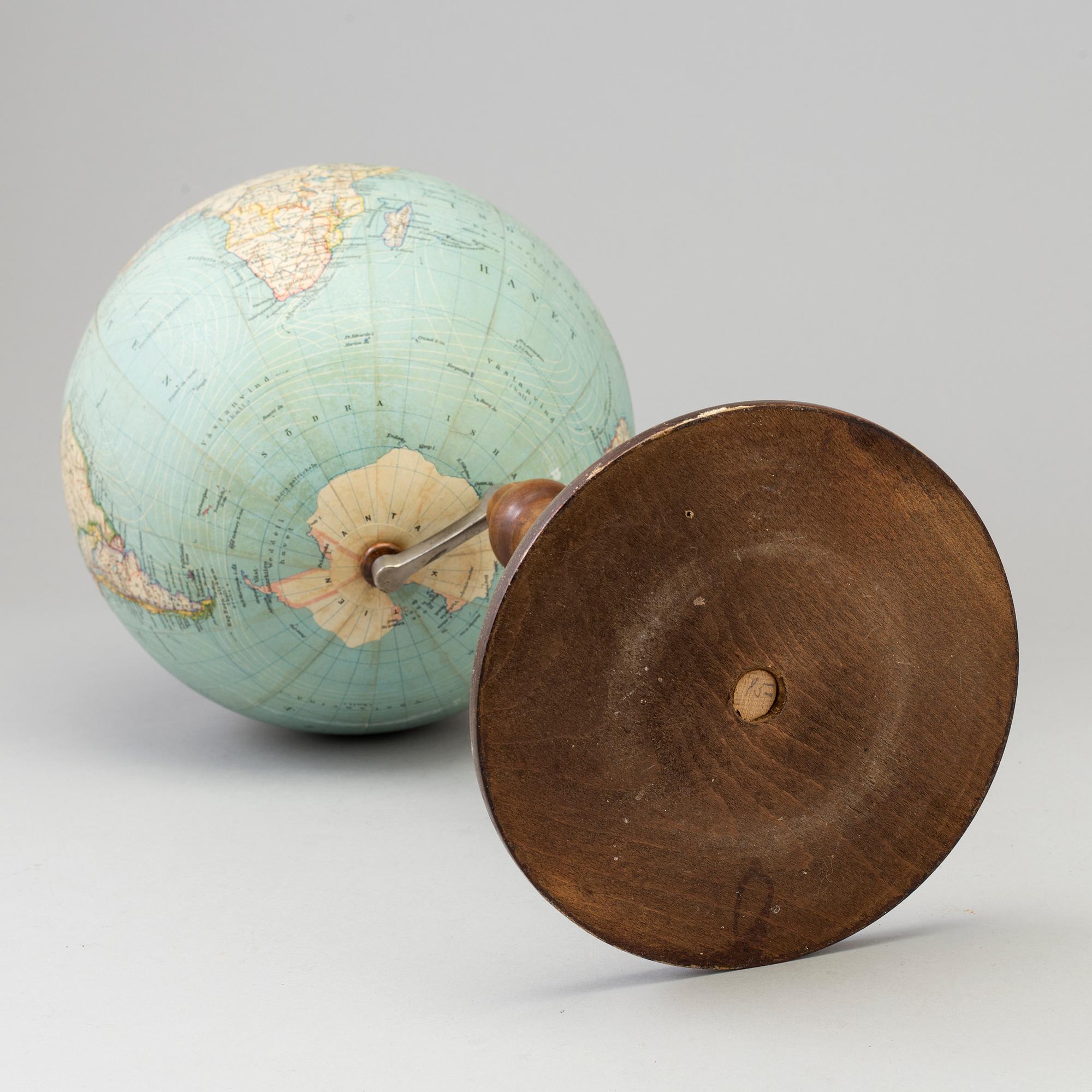 A globe by Dr H Fischer for Wagner & Debes in Leipzig, first half of the 20th century.