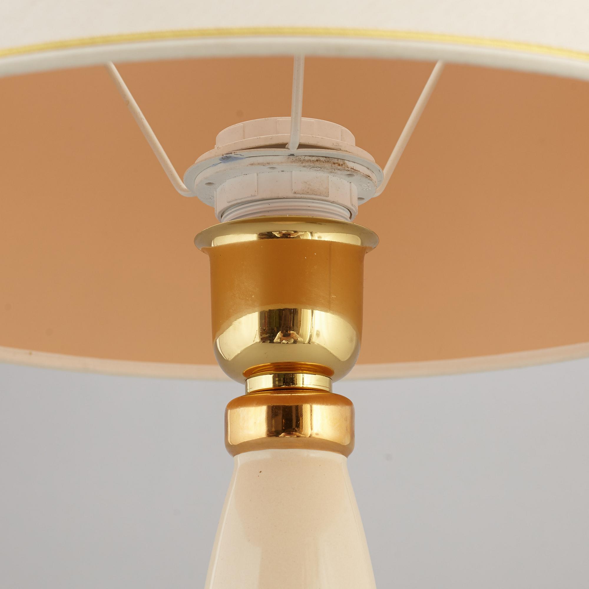 An end of the 20th Century tale light from Le Dauphin.