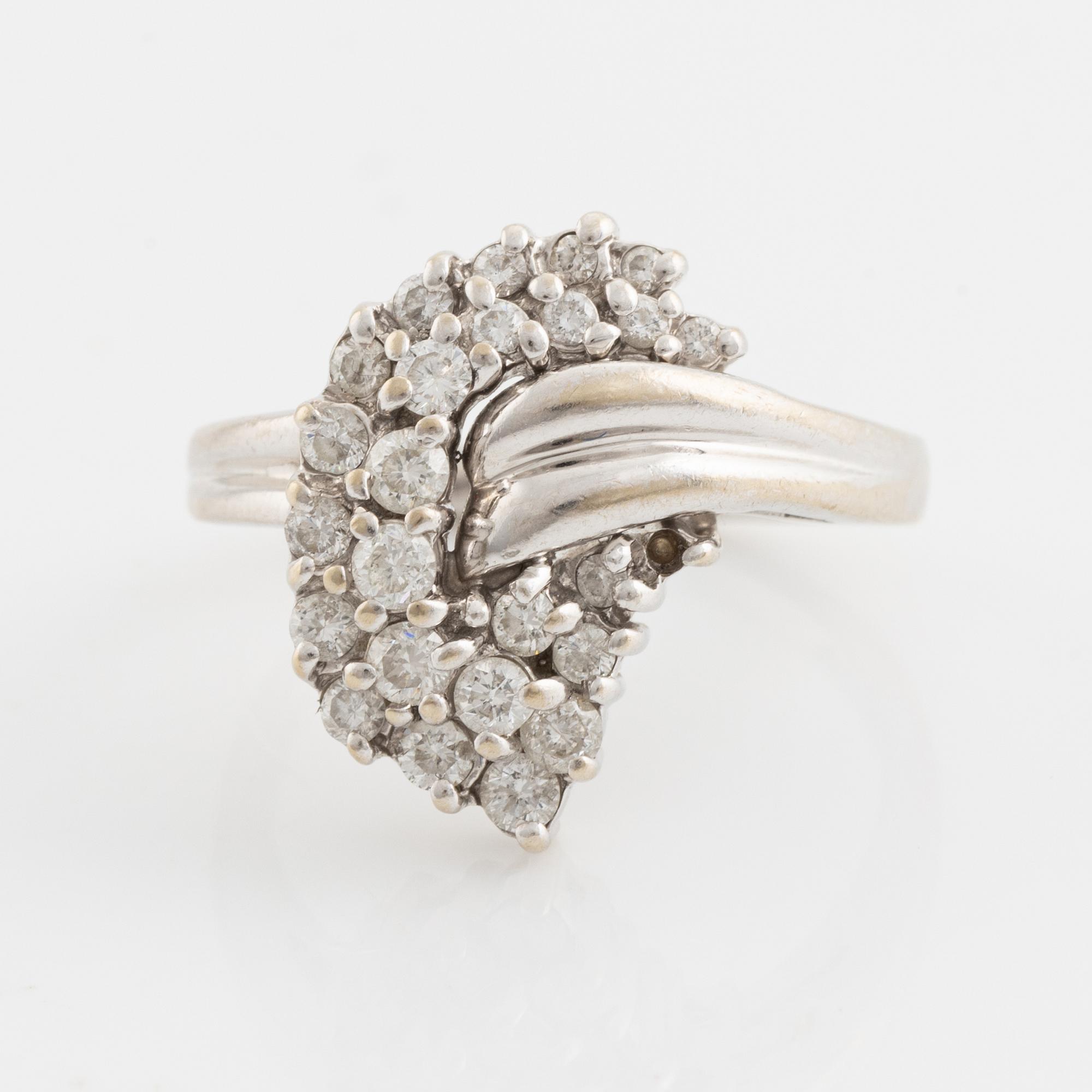 A 14K gold ring set with round brilliant-cut diamonds.