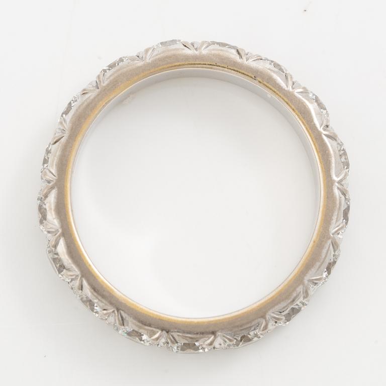 Ring, full eternity, 18K white gold set with brilliant-cut diamonds.