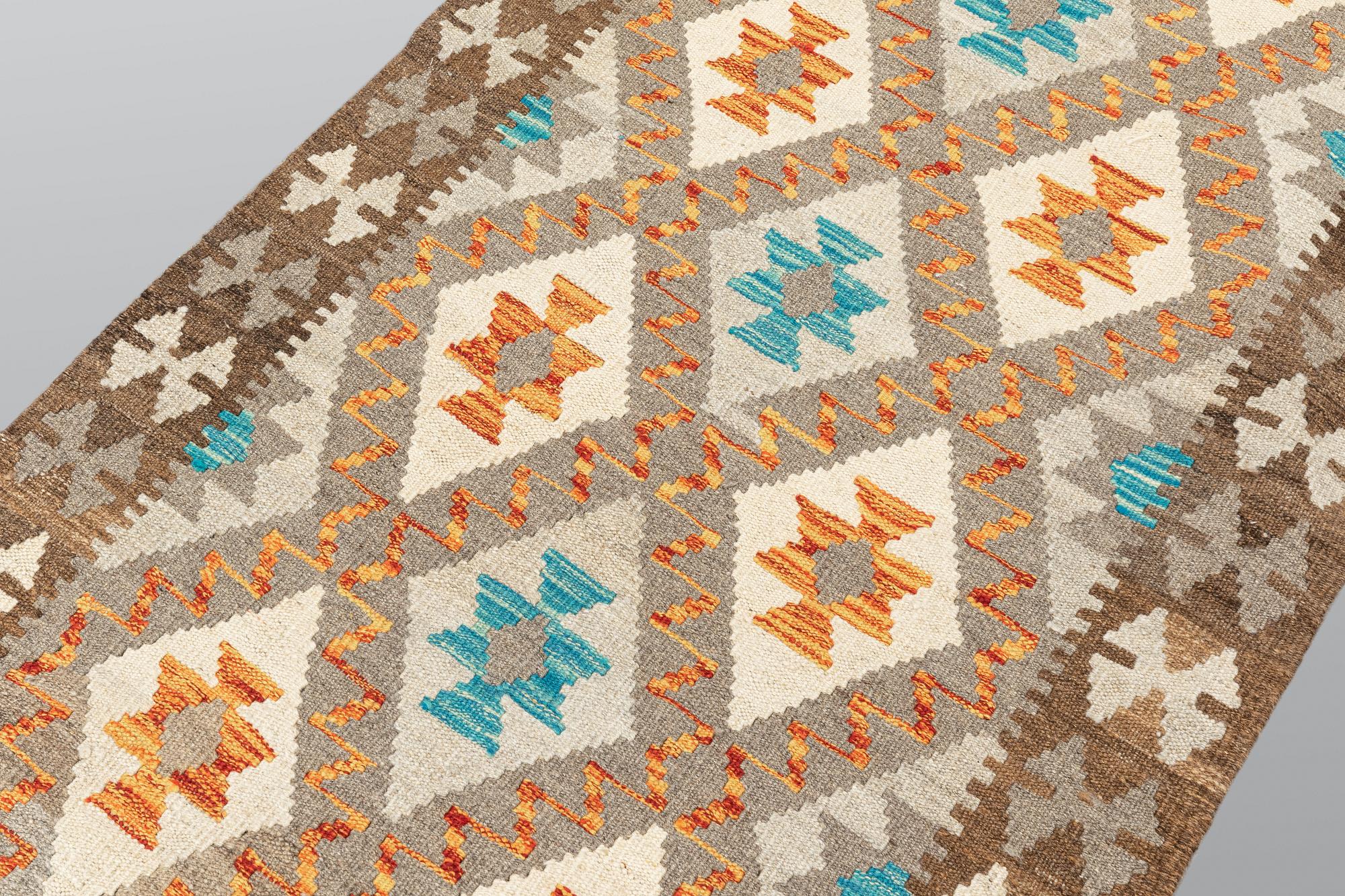A Kilim runner, approx. 393 x 83 cm.