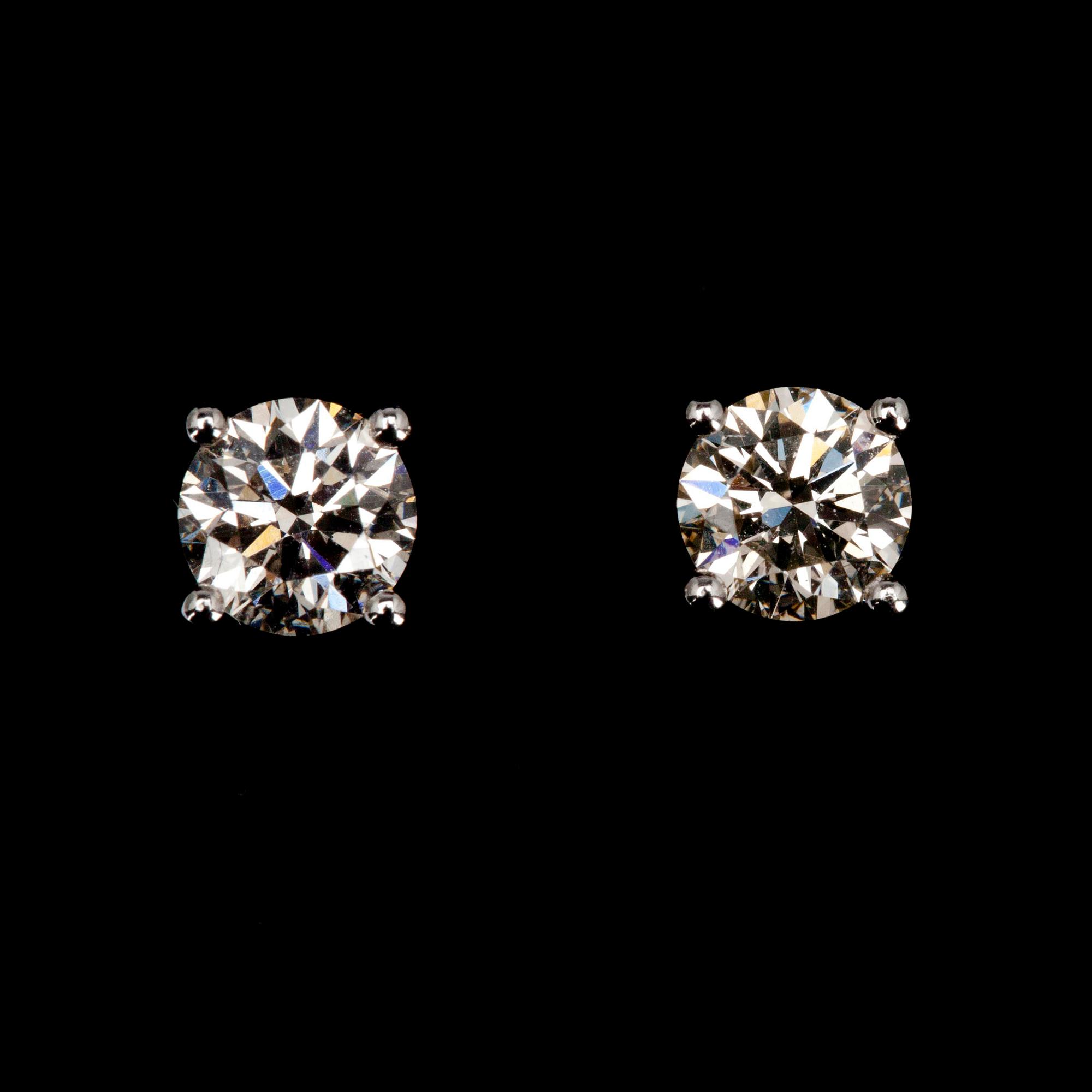 ÖRHÄNGEN, vitguld 14K, briljantslipade diamanter tot. 1,04 ct. Intyg 194.