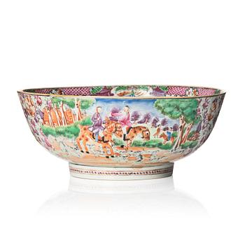 1076. A Chinese Export famille rose 'hunting' bowl, Qing dynasty, Qianlong (1736-95).