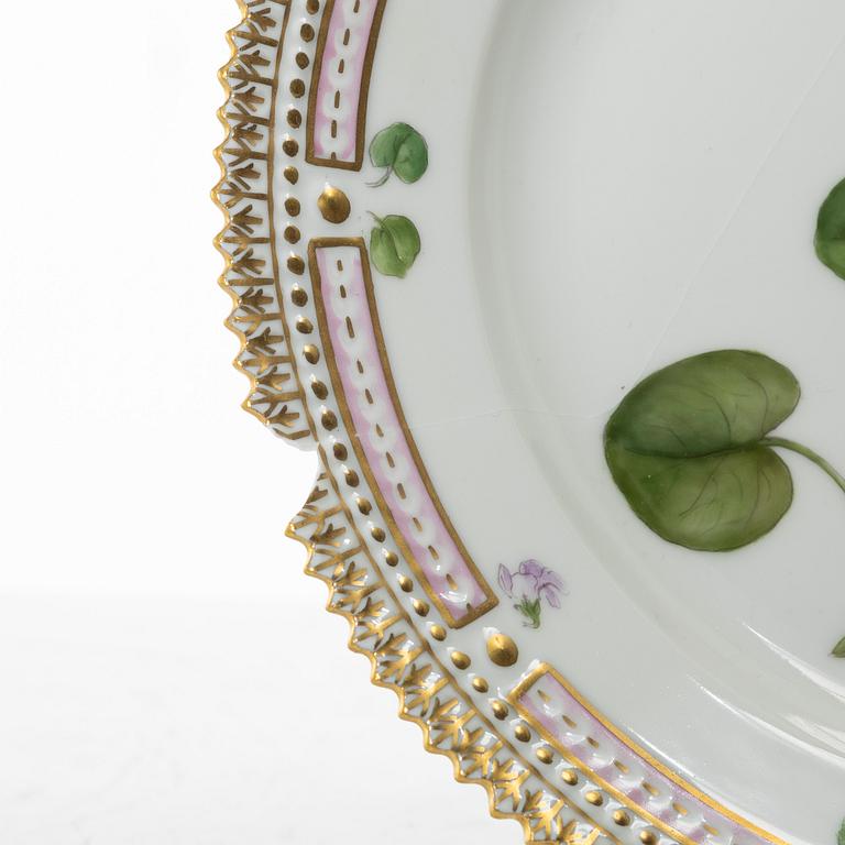 A set of five (+1) Royal Copenhagen 'Flora Danica' dishes, Denmark, 20th century.
