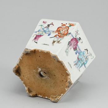 YTTERFODER, porslin. Kina, sen Qing dynasti, 1800-tal.