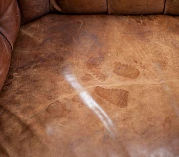 SOFFMÖBLEMANG 3 delar, skinn, 1900-talets början.