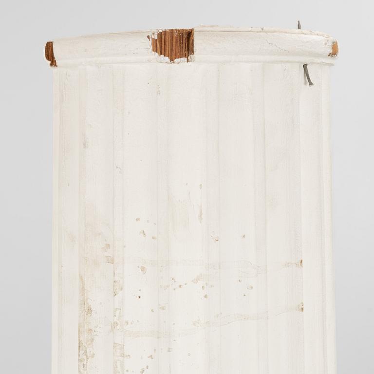 Pillars/columns, a pair, 20th century.