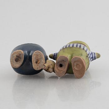 Lisa Larson, figuriner, 2 st, stengods, "Kalle" och "Malin" ur serien "Larsons ungar", Gustavsberg.