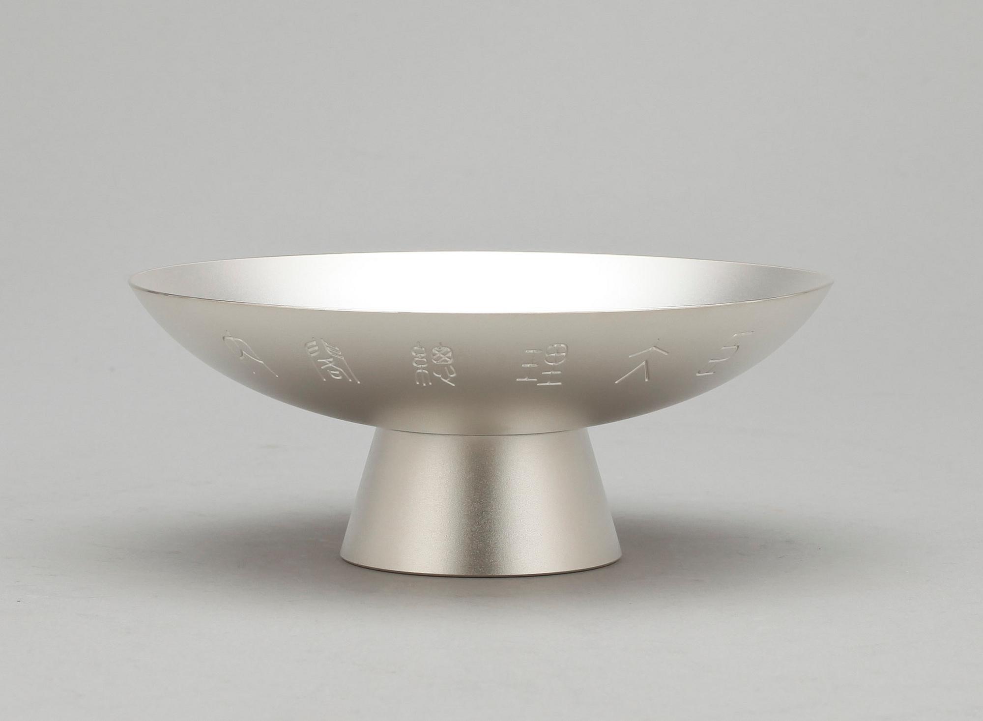 SKÅLFAT PÅ FOT, silver, Japan, 1900-talets slut. Vikt ca 126 g.