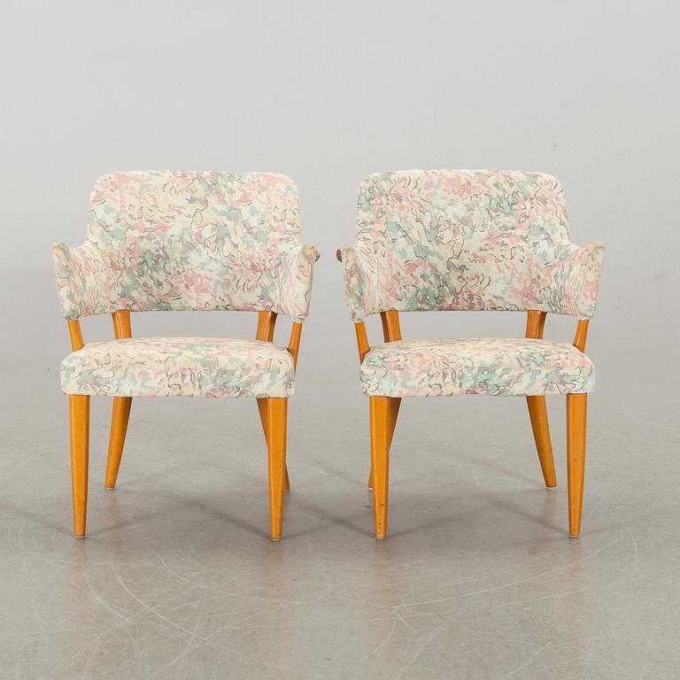 A PAIR OF CARL MALMSTEN "LILLA SÄLLSKAPET" ARMCHAIRS.