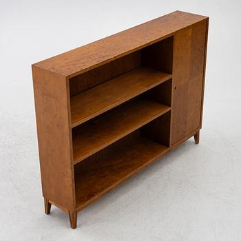 Bokhylla/ sideboard, omkring 1900-talets mitt.