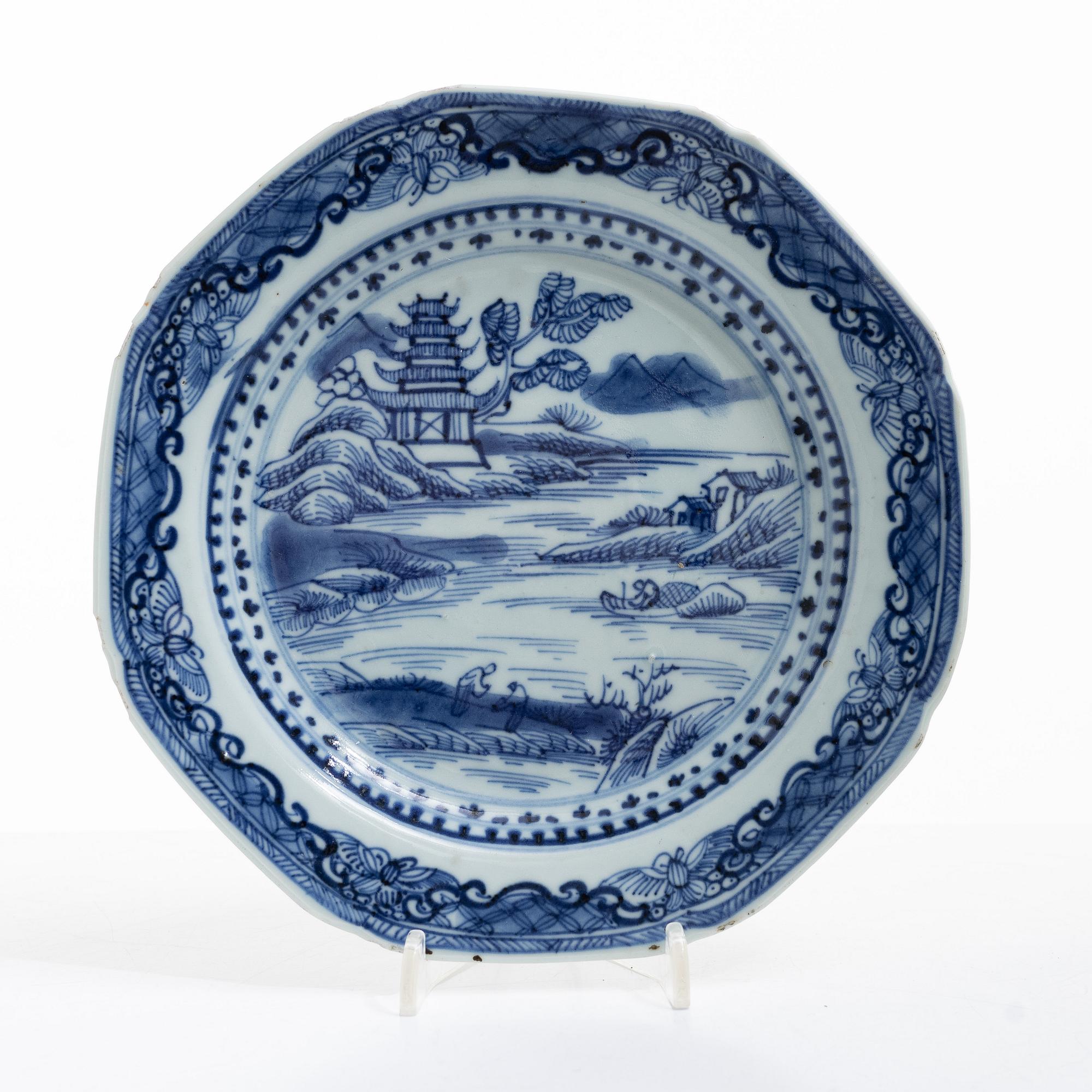 A group lot of Chinese porcelain, Qing dynasty 18/20th century.