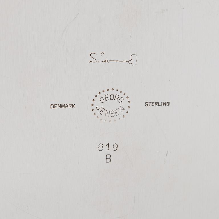 Sigvard Bernadotte, cocktail-sekoitin, sterlinghopeaa, Firma Georg Jensen, Tanska 1945 jälkeen, malli 819 B.