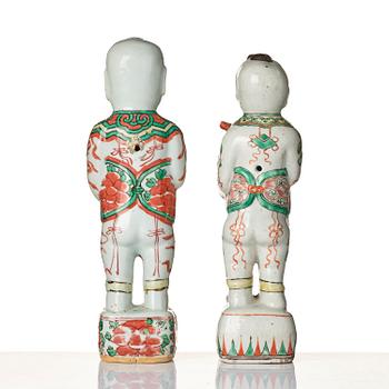 Figuriner, två stycken, porslin. Qingdynastin, Kangxi (1662-1722).