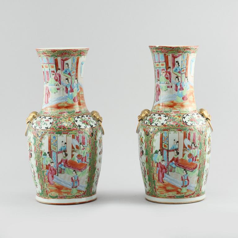 VASER, ett par, porslin, Kina, 1800-tal.