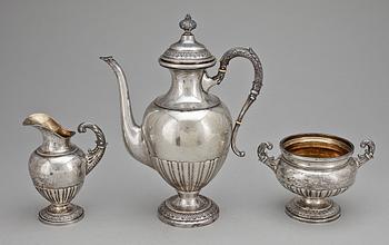 KAFFESERVIS, 3 delar, silver, nyrokoko, C.G. Hallberg, Stockholm 1889. Tot vikt ca 1220 g.