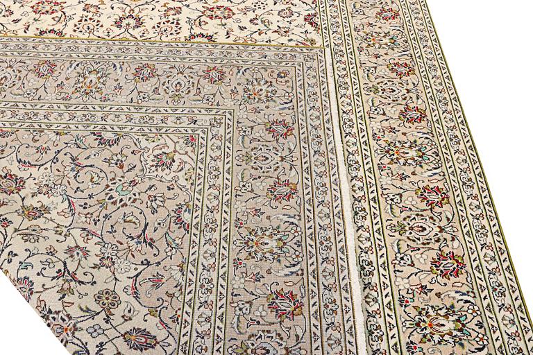 A Keshan carpet, c. 342 x 242 cm.