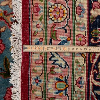 A carpet, semi-antique Kirman, signed, circa 400 x 300 cm.