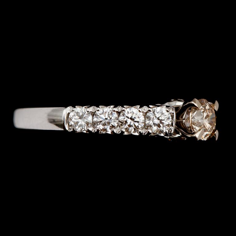 RING, 14 k vitguld, briljanter, tot. ca 1.35 ct.