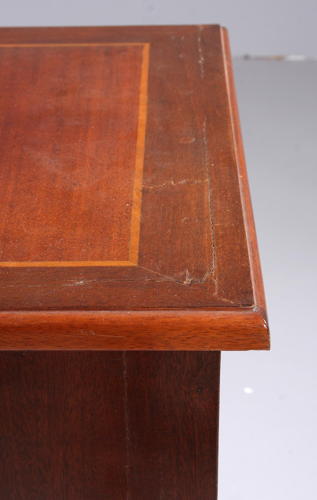 SALONGSBORD, Karl Johan, 1800-tal.