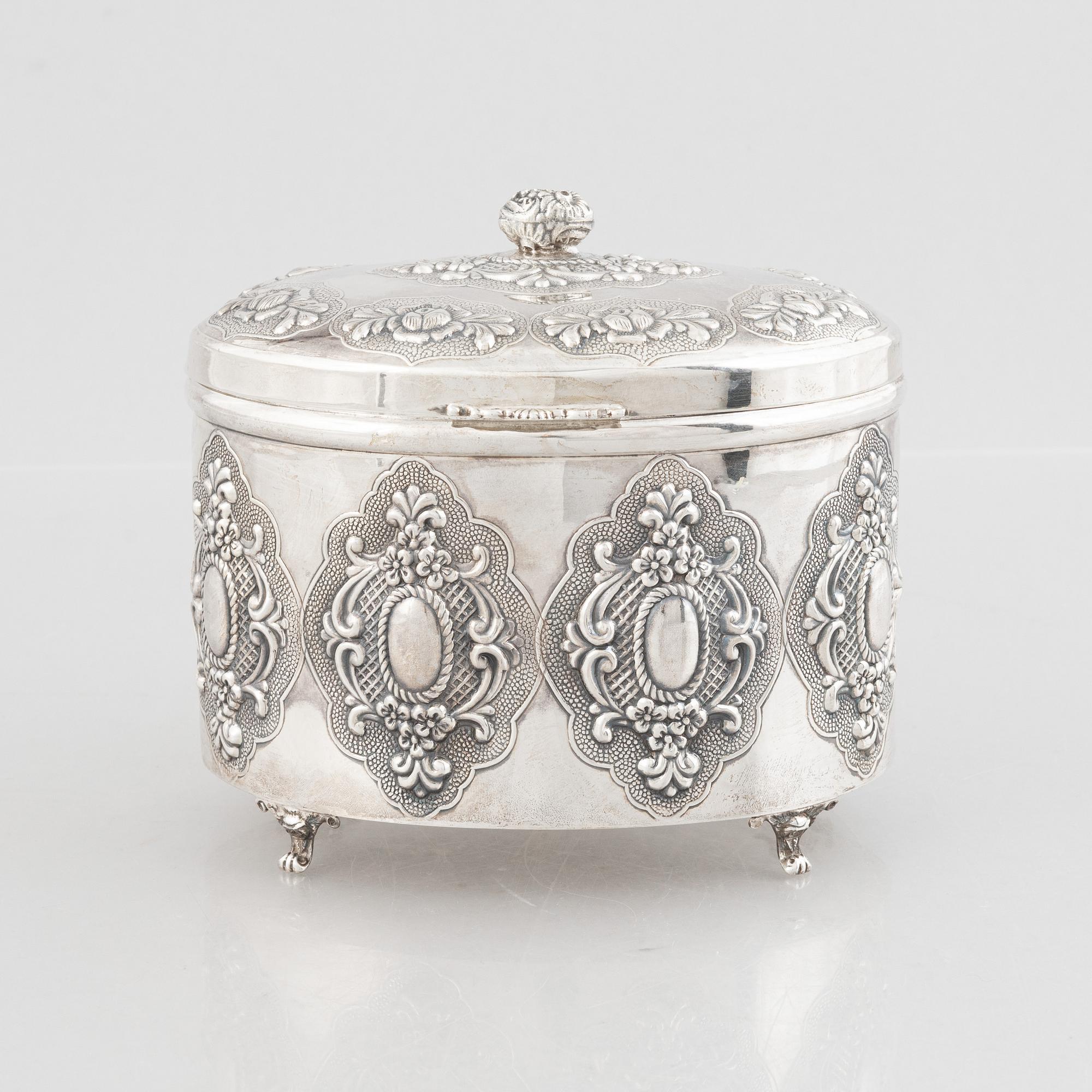 A sterling silver box with lid, 20th Century.