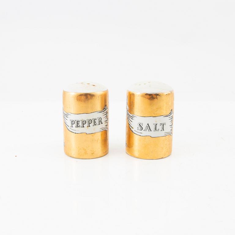 Piero Fornasetti, 10 dlr fat, salt och peppar, askfat samt brevpress Italien 1900-talets andra hälft porslin.