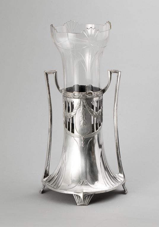 VAS, jugend, vitmetall och glas, tidigt 1900-tal.
