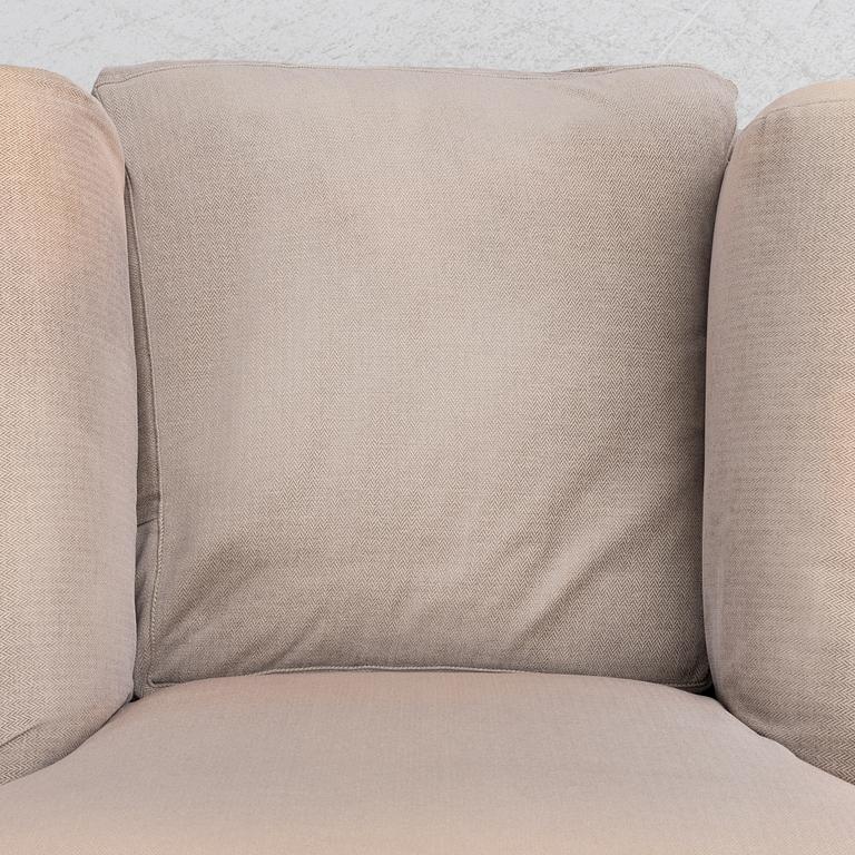 A pair of lounge chairs, 'Nonnamaria', Flexform.