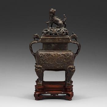 294. RÖKELSEKAR med LOCK, brons. Kina,  Qingdynastin, 1600/1700-tal, på träställ.