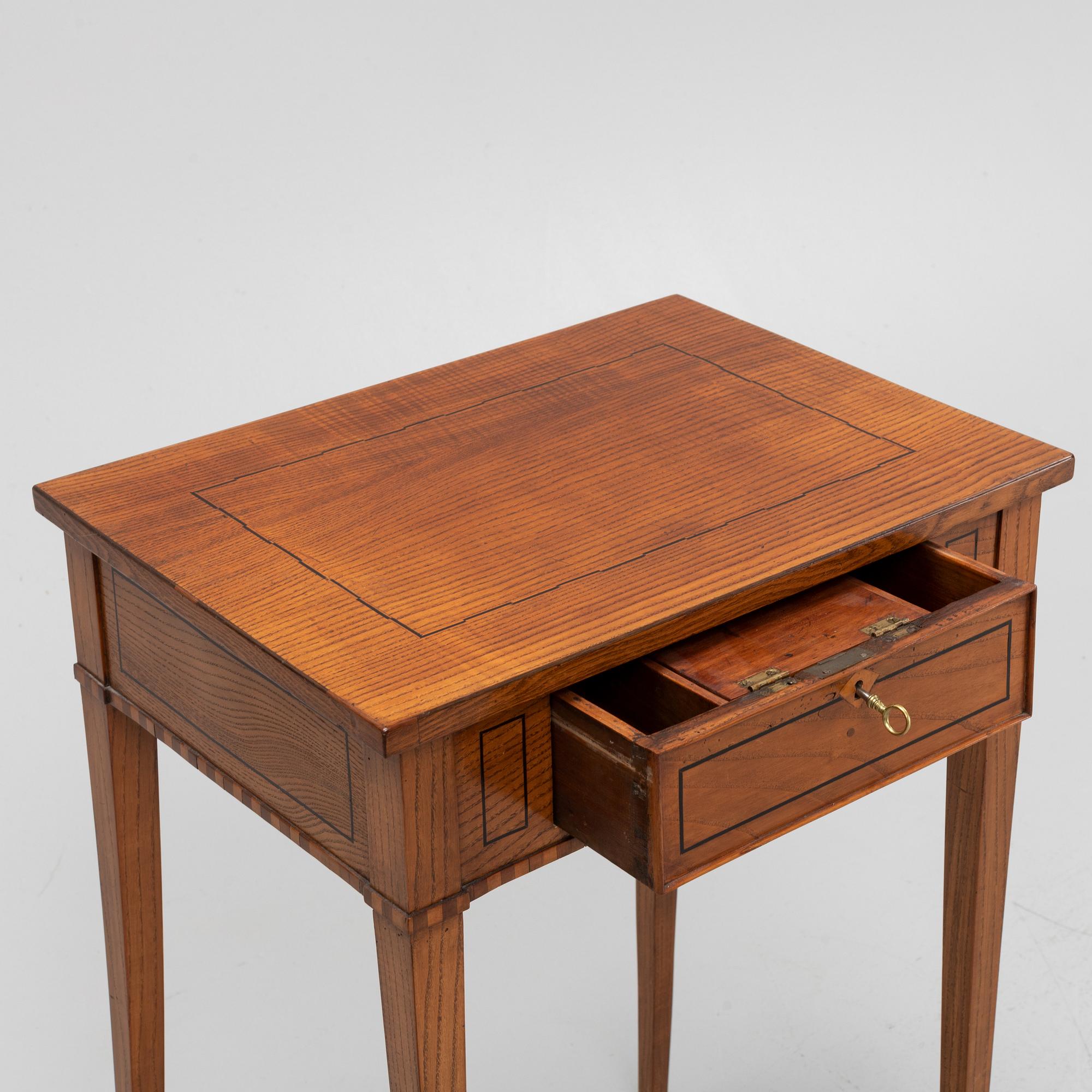 An elm wood veneered sewing table, early 19th Century.