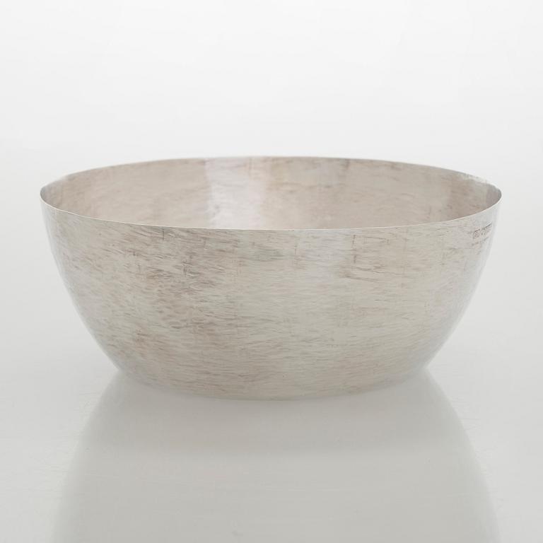 Tapio Wirkkala, malja, hopeaa, malli 243, Kultakeskus Hämeenlinna 2007.