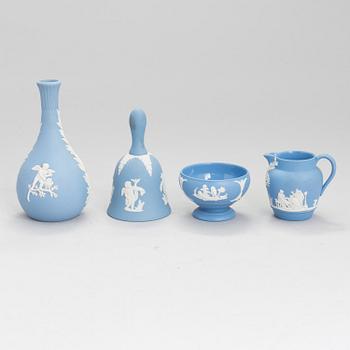 WEDGWOOD, Jasperware, 30 delar, England 1900-talets andra hälft.
