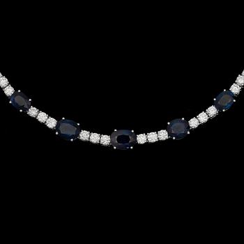1203. A sapphire necklace tot. 10.88 cts with brilliant cut diamonds tot. 7.86 cts.