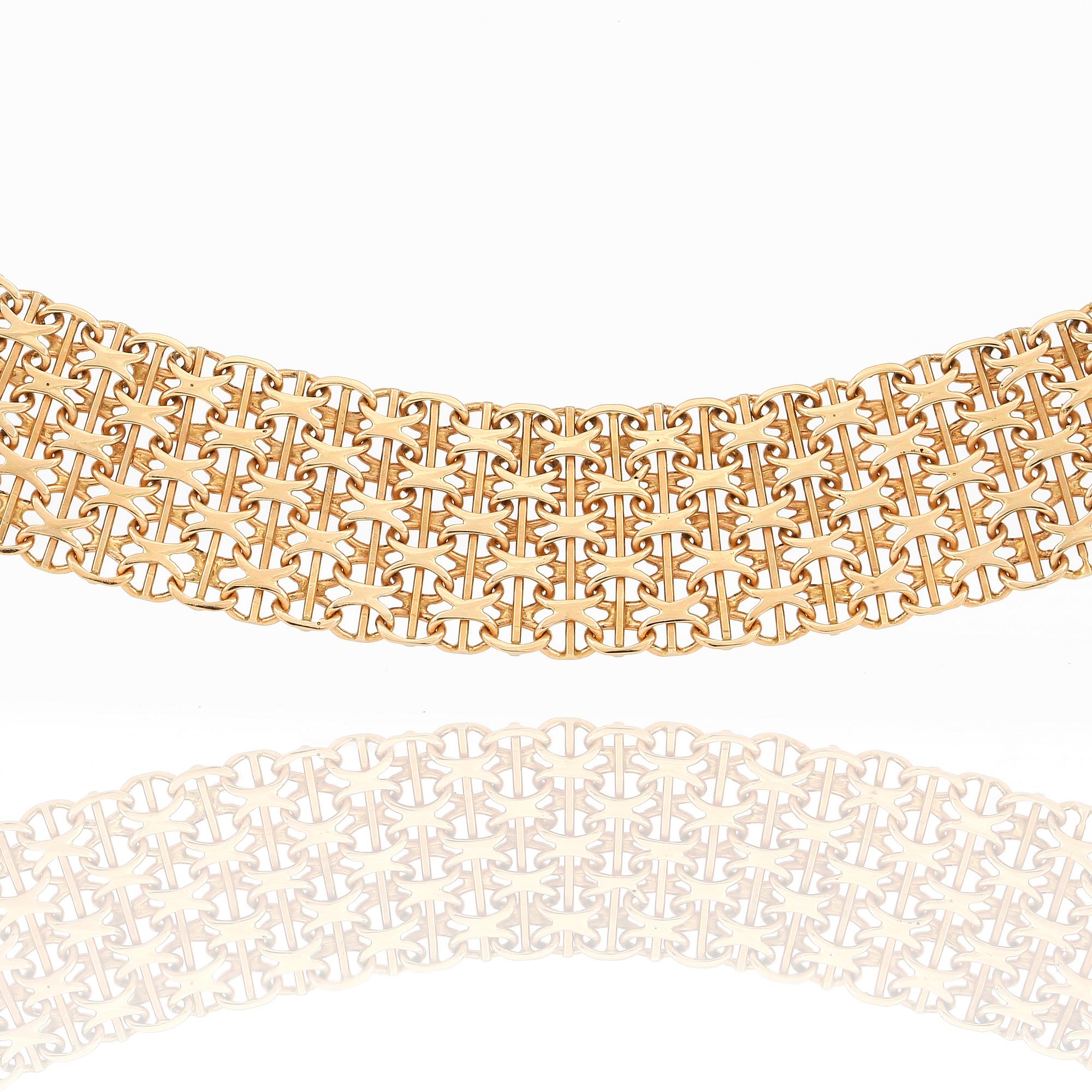 ARMBAND, 18k med 2 diamanter tot ca 0,4ct, Bröderna Hedens Guldsmeds AB, 1966. Vikt ca 23g.