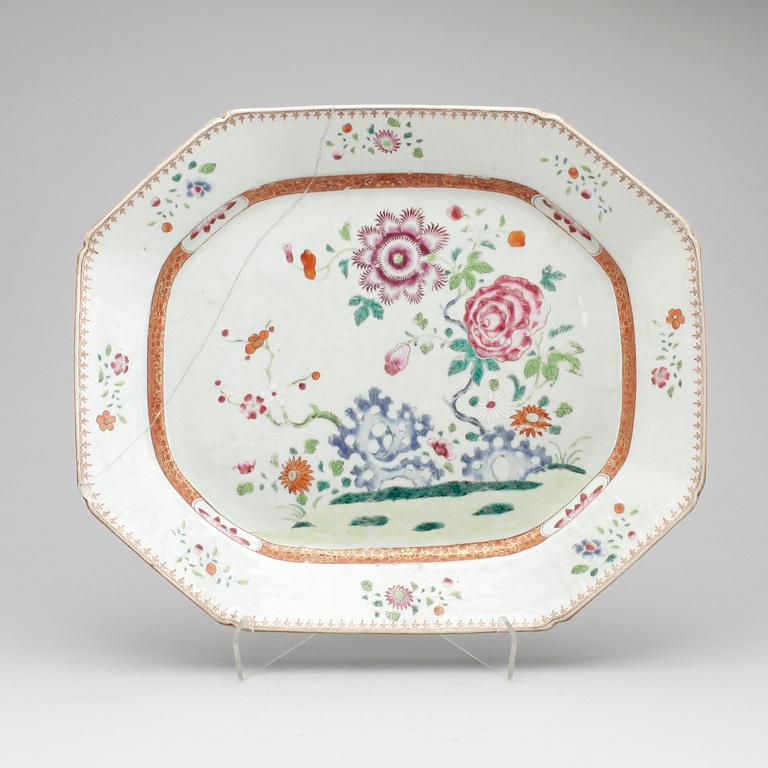 STEKFAT, 2 st, porslin. Qing dynastin, Qianlong (1735-96).