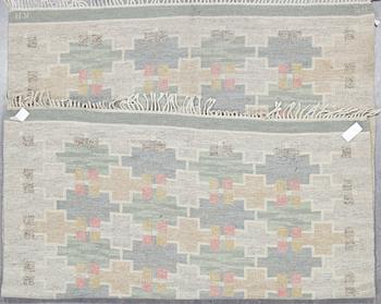 MATTA, rölakan, signerad MS KH (Maj Svanström, Klockargårdens Hemslöjd). Ca 230 x 175,5 cm.