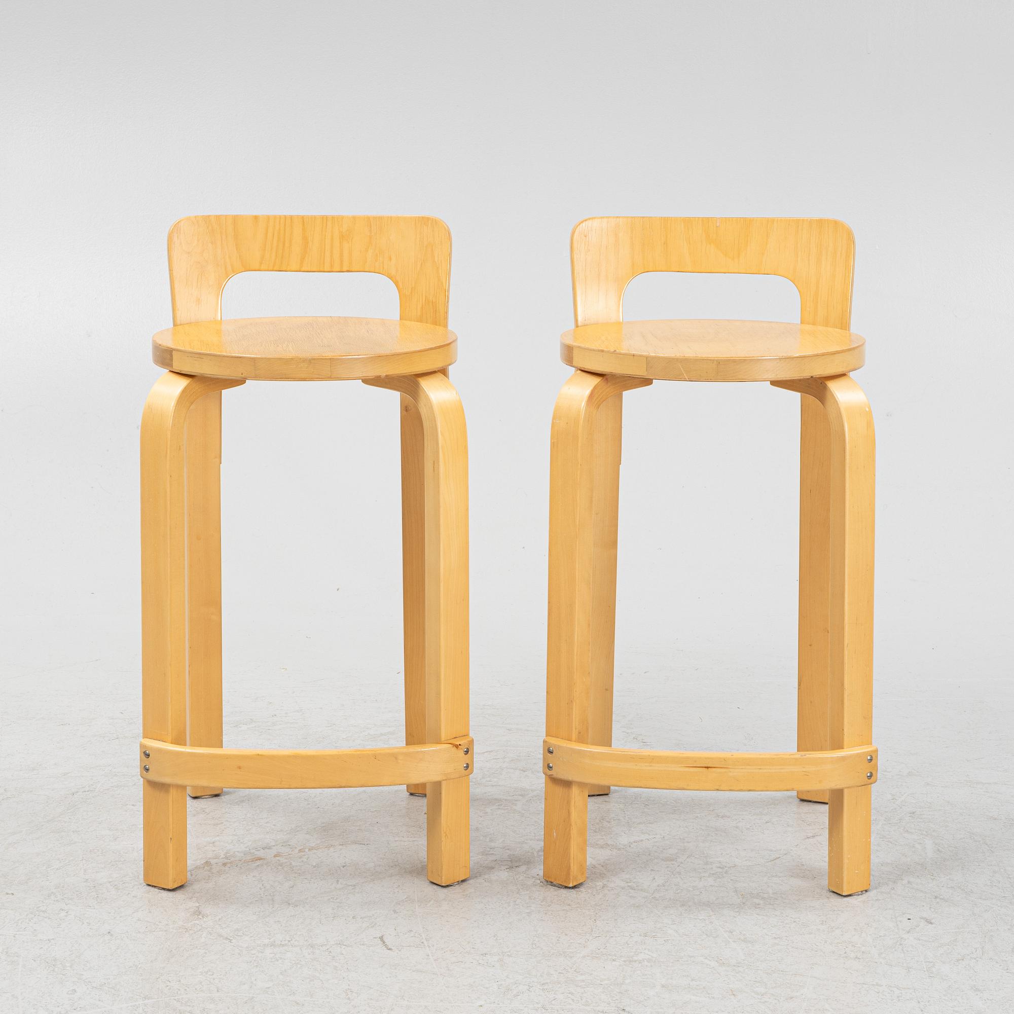 Alvar Aalto, a pair of model 'K65' birch bar chairs, Artek, Finland.