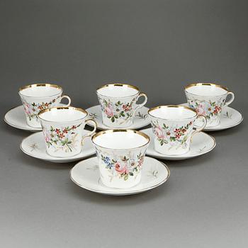 TESERVIS, 7 delar, porslin, bla M.S Kuznetsov, Ryssland, omkring 1900.