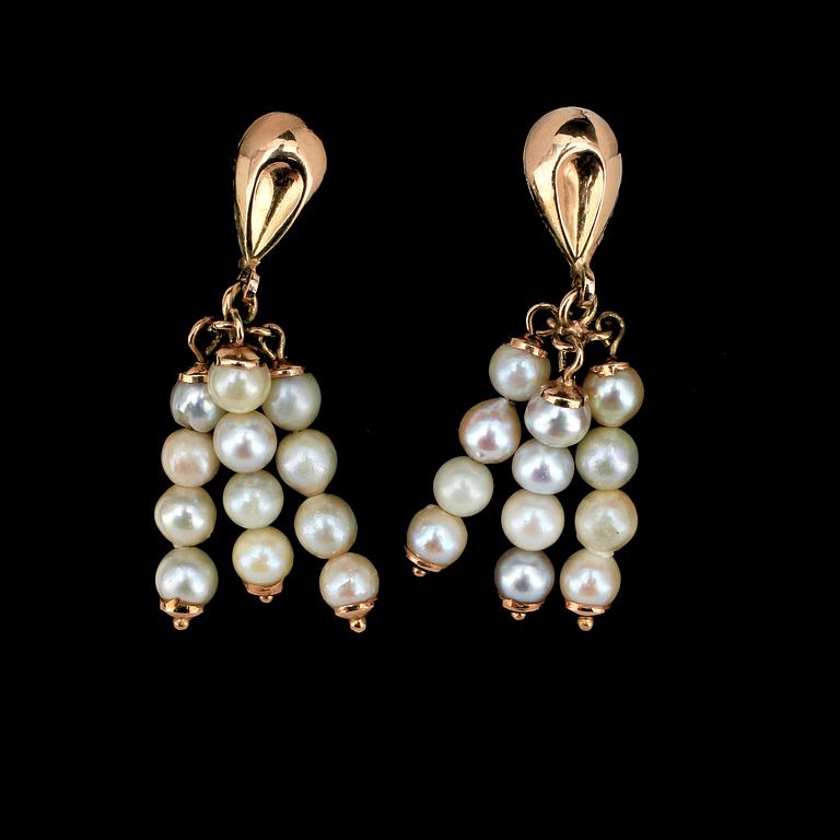 COLLIER samt ÖRHÄNGEN, 3 delar, odlade pärlor, lås i 18k vitguld, 1900-talets andra hälft.