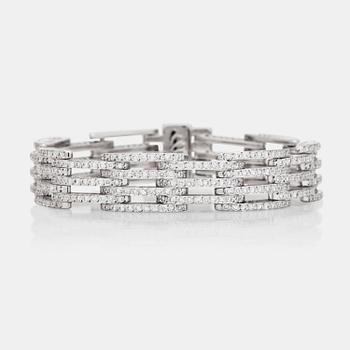 1197. A circa 5.00ct brilliant-cut diamond bracelet.