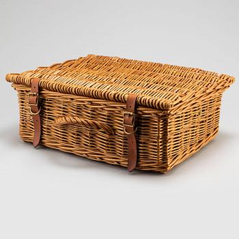 MULBERRY, a Mulberry Picnicbasket with tableware.