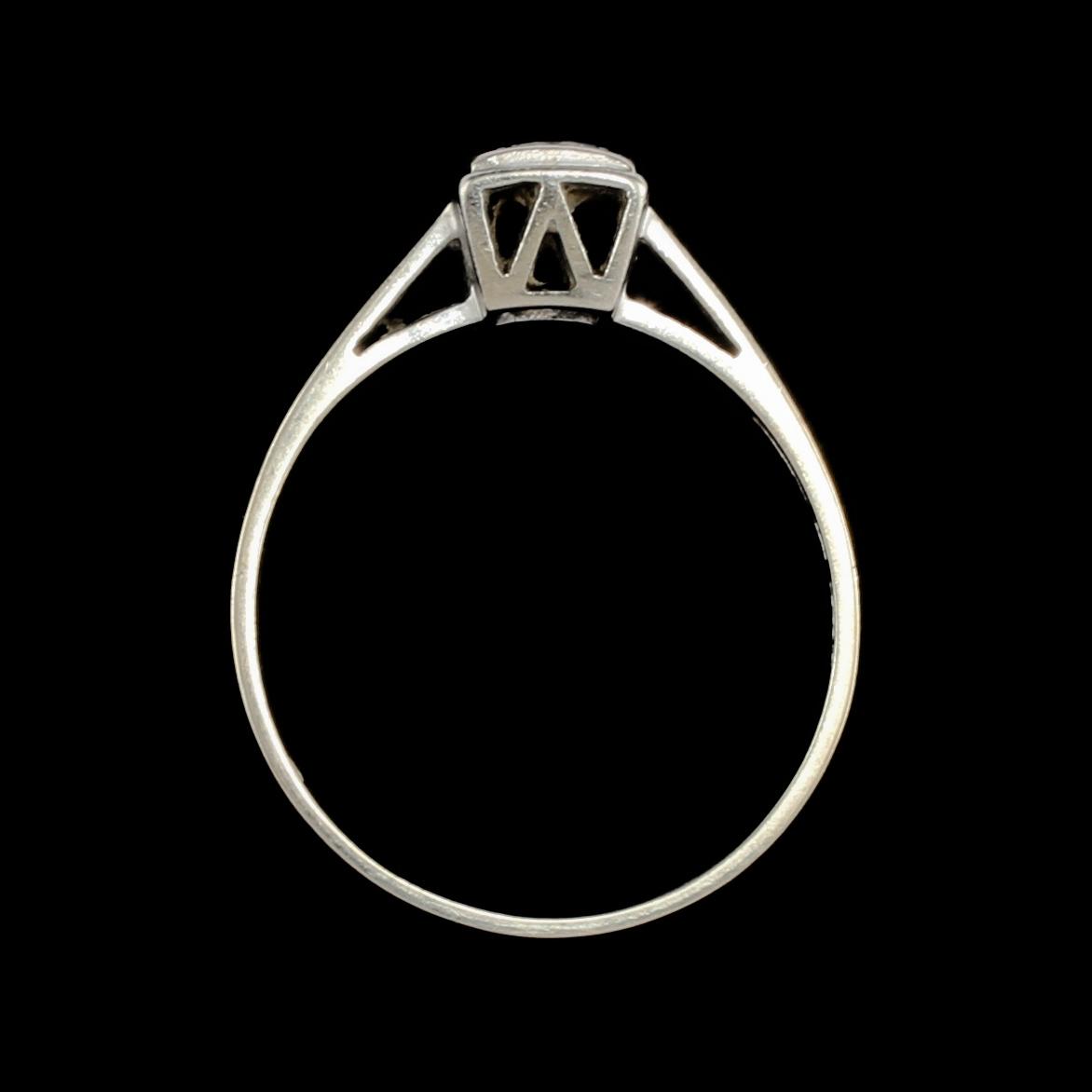 RING, 18k vitguld med briljantslipad diamant, 0.26 ct, Gustav Dahlgren & Co, Malmö, 1963. Vikt 2 g.