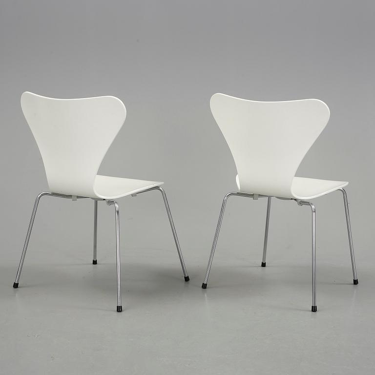 STOLAR, ett par, "Sjuan", Arne Jacobsen, Fritz Hansen.